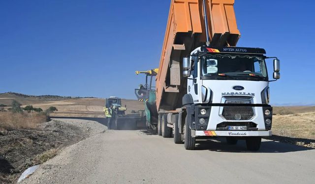 Fadılobası Köyü'nün Yolunda Asfalt Çalışması Sürüyor