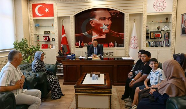 Öğrenciler Anlattı, Rahmi Güney Dinledi