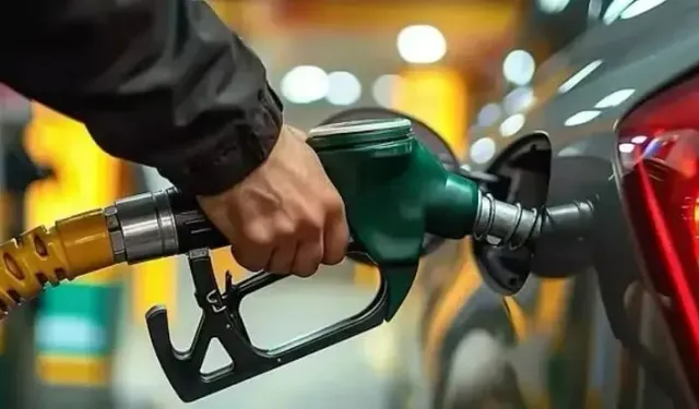 Akaryakıt fiyatları güncellendi: Motorinde indirim