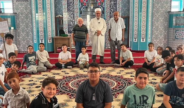 Aziziye Camii Gençlerinden Mevlid Kandili Ziyareti