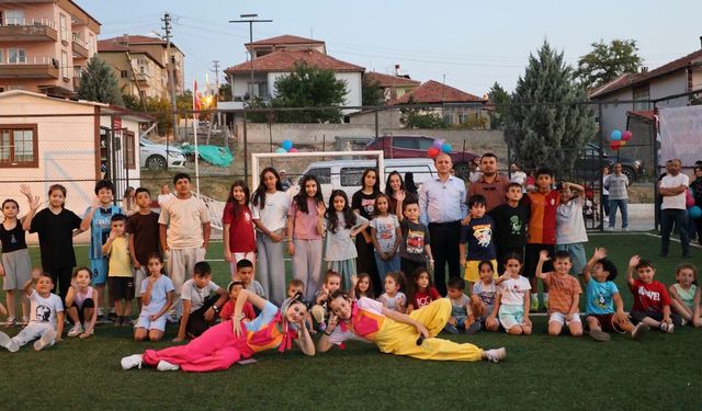 Çocuklar doya doya oynuyor