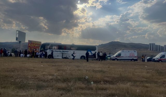 Kırıkkale-Ankara Yolunda Korkutan Kaza: TIR ile Otobüs Çarpıştı