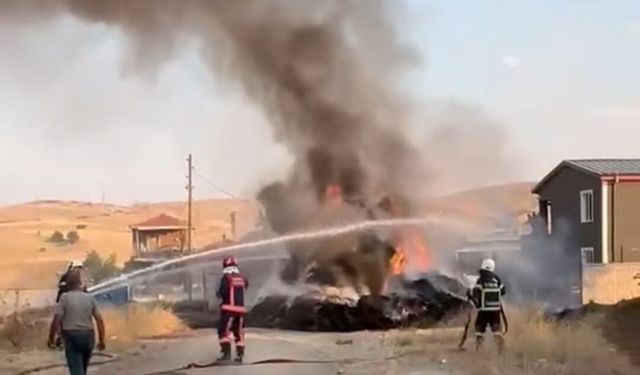Saman yüklü tır yandı