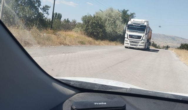 Kılıçlar Köyü’nde Ağır Tonajlı Araç Tepkisi