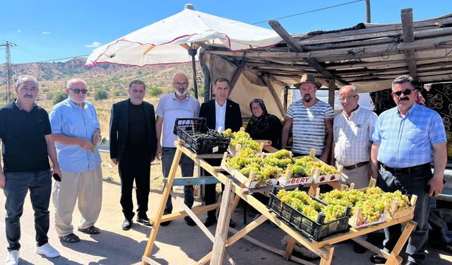 Delice’de Başkan Uyan’dan Üzüm Esnafına Ziyaret