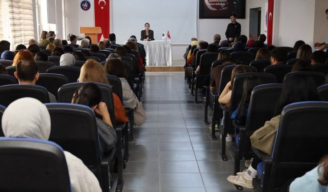 Kaymakam Kazanasmaz Üniversite Öğrencileriyle Buluştu