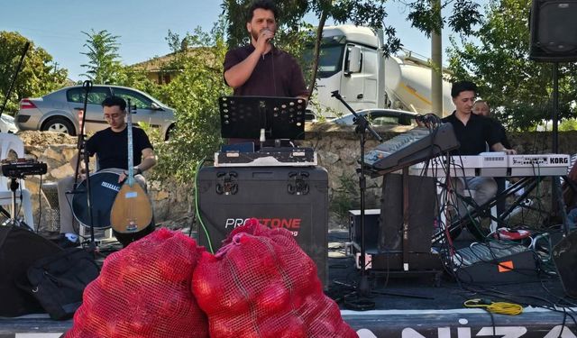 Kılıçlarda Soğan Festivali yapıldı.