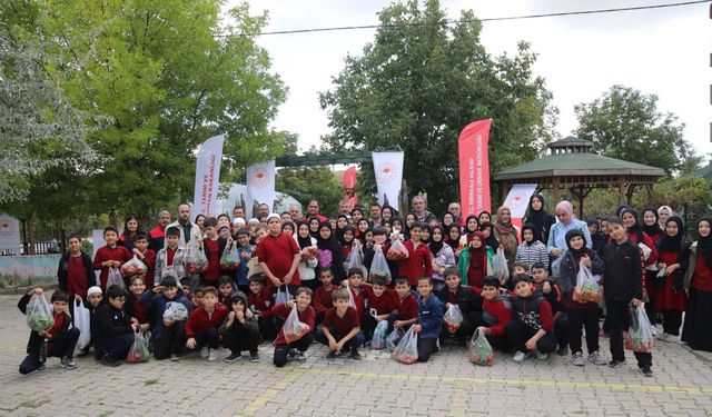 Kırıkkale’de Minik Eller Ekti, Şimdi Hasat Etti