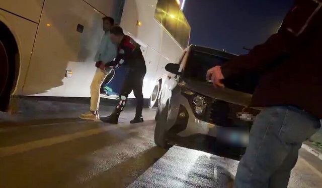Durdurulan Otobüsün Bagajından Kaçak Göçmenler Çıktı