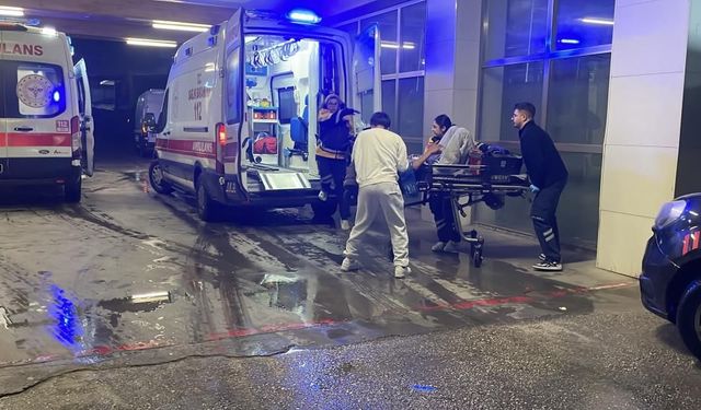 Parkta Bıçaklı Kavga: 2 Çocuk Ağır Yaralandı