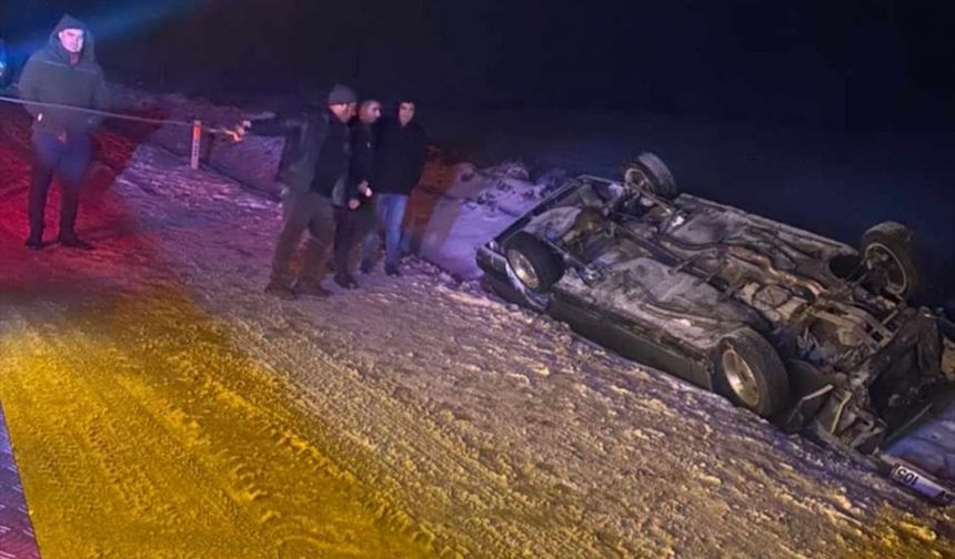 Konya'da şarampole devrilen otomobildeki 4 kişi yaralandı