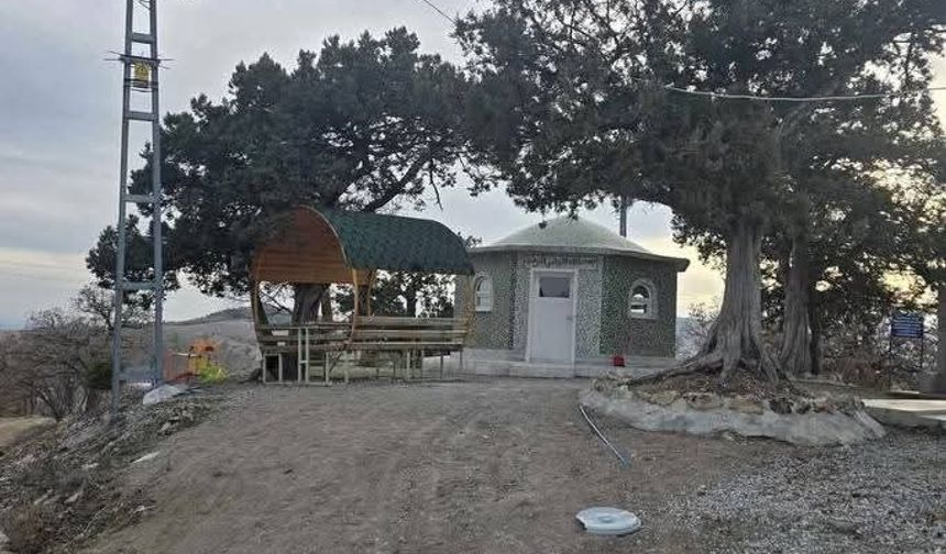Topal Dede Türbesi: Bahşılı’nın Manevi Mirası
