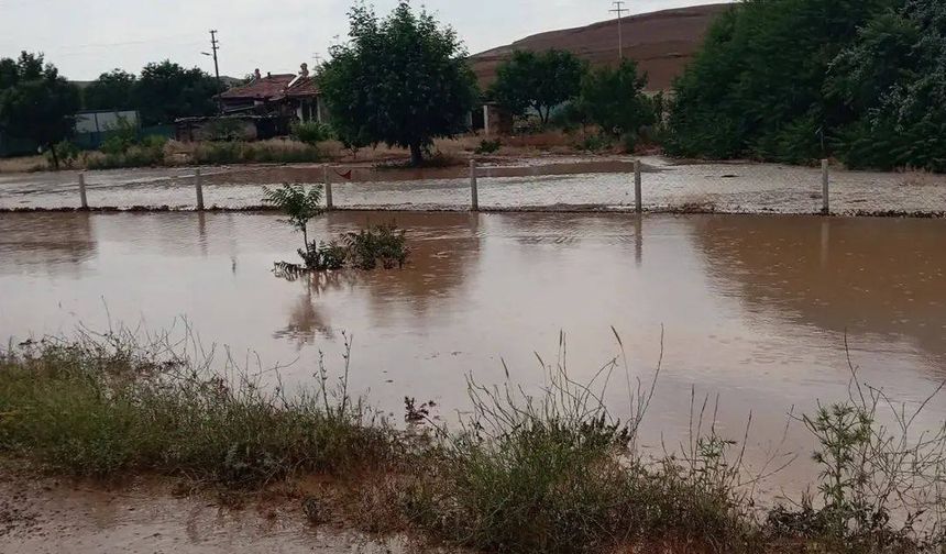 Karaahmetli’de Sağanak Zor Anlar Yaşattı