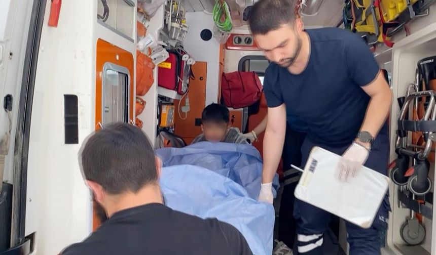Gençlerin Bıçaklı Kavgası Kanlı Bitti: 1 Yaralı