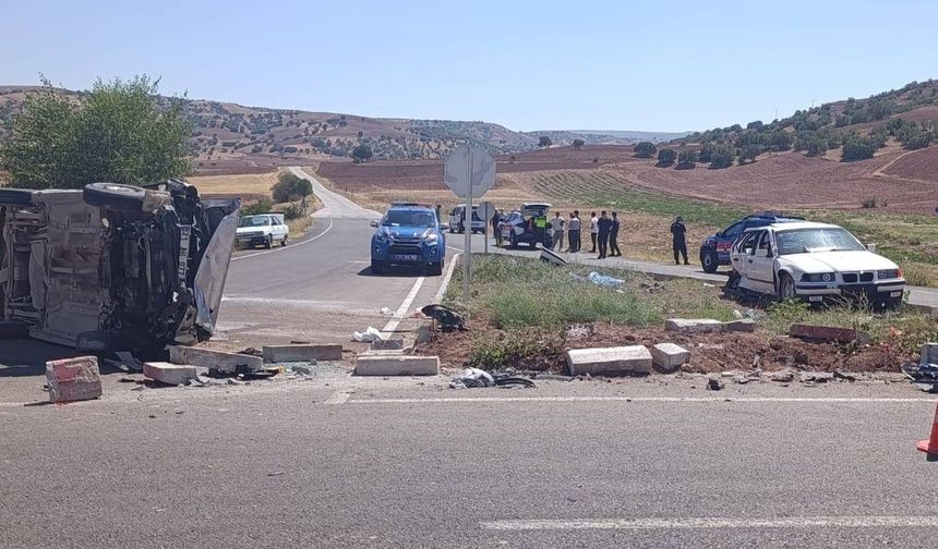 Kırıkkale'de iki otomobil çarpıştı: 3 yaralı
