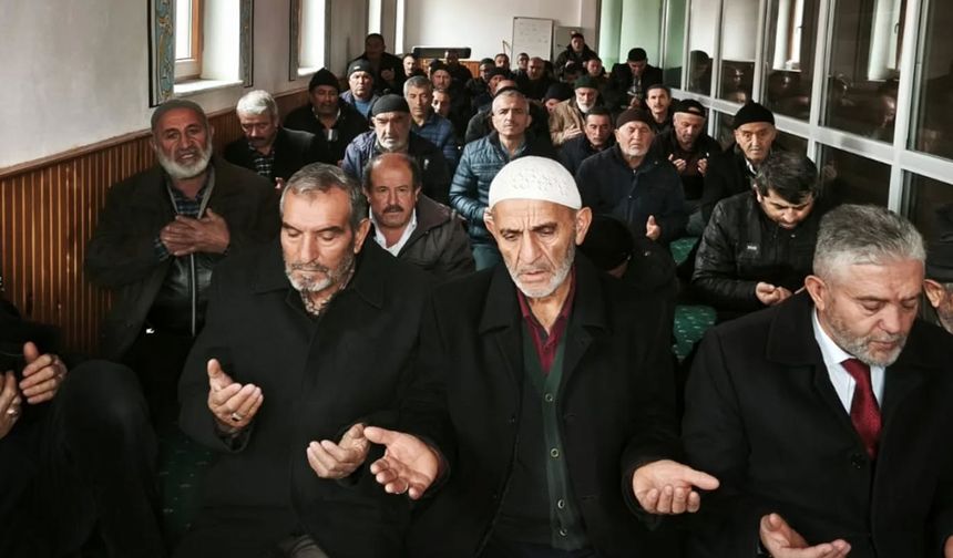 Güzelyurt Köyü Camii’nde Mevlid-i Şerif Programı Düzenlendi