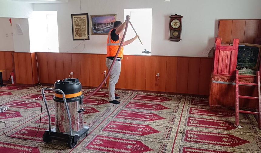 Balışeyh’te Bayram Öncesi Camilerde Temizlik Seferberliği