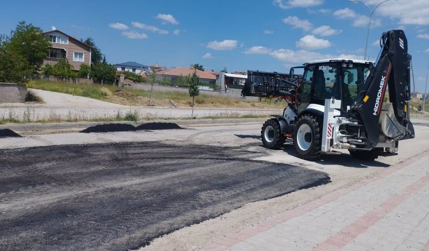 Yahşihan’da Sıcak Asfalt Öncesi Yol Yama Çalışmaları Sürüyor