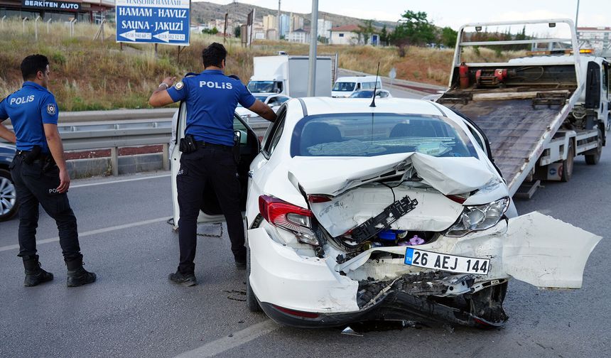 Kırıkkale’de iki otomobil çarpıştı: 5 yaralı