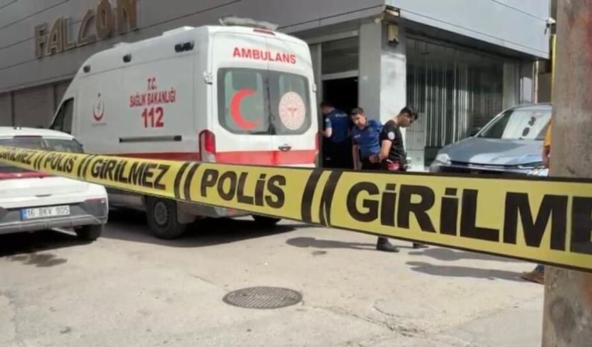 Bir Kadını Öldürüp Canına Kıydı