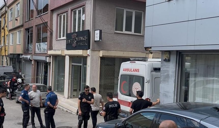 Kadın İş Ortağını Vurdu, Canına Kıydı