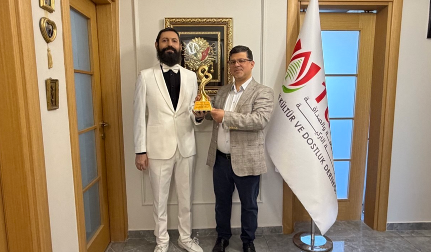 Akif Manaf'a Lübnan-Türkiye Dostluk ve Barış Ödülü