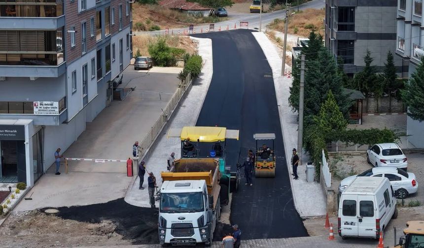 Bağlarbaşı Mahallesi'nde Sıcak Asfalt Çalışmaları Sürüyor
