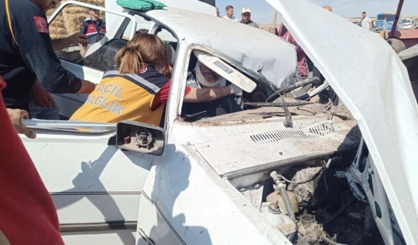 Otomobil Park Halindeki Traktöre Çarptı: 3 Ölü, 1 Yaralı