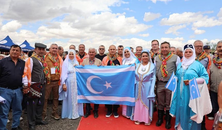 Türkmen şöleni dolu dolu geçti