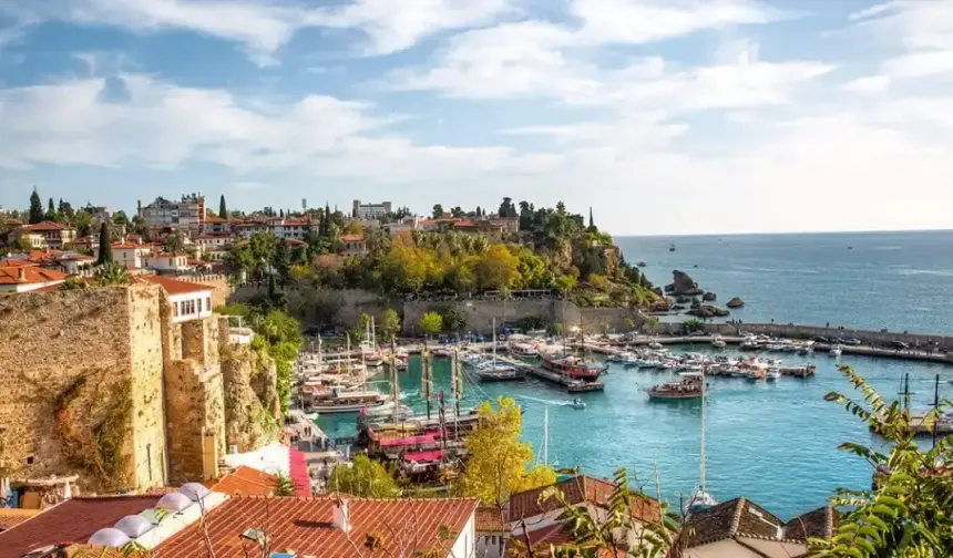 TÜİK verileri açıklandı: İkinci çeyrekte turizm geliri 15,9 milyar dolar