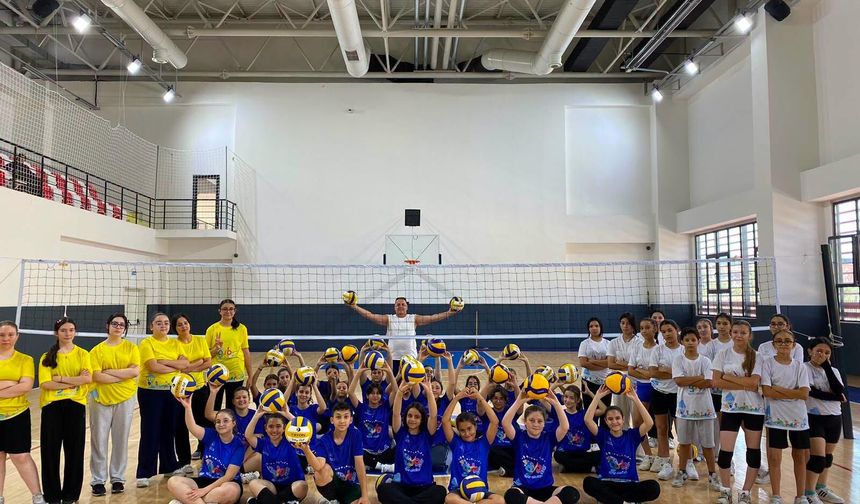 GSB Yaz Spor Okulları'nda Voleybol Heyecanı Sürüyor