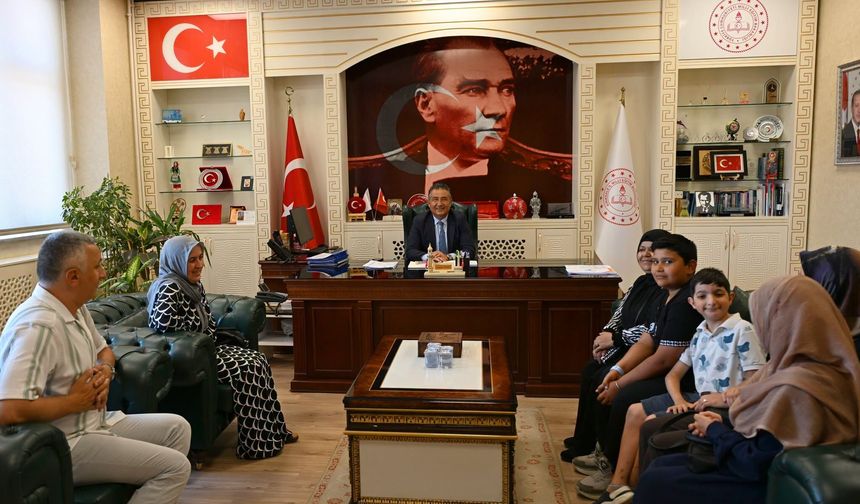 Öğrenciler Anlattı, Rahmi Güney Dinledi