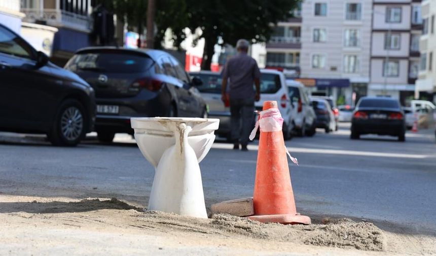 Kanalizasyon Kapağındaki 'Klozetli Önlem' Şaşırttı