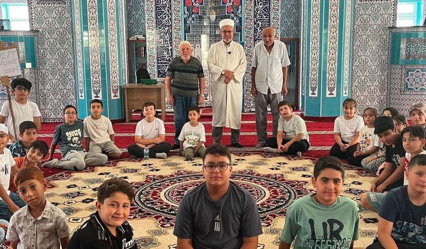 Aziziye Camii Gençlerinden Mevlid Kandili Ziyareti