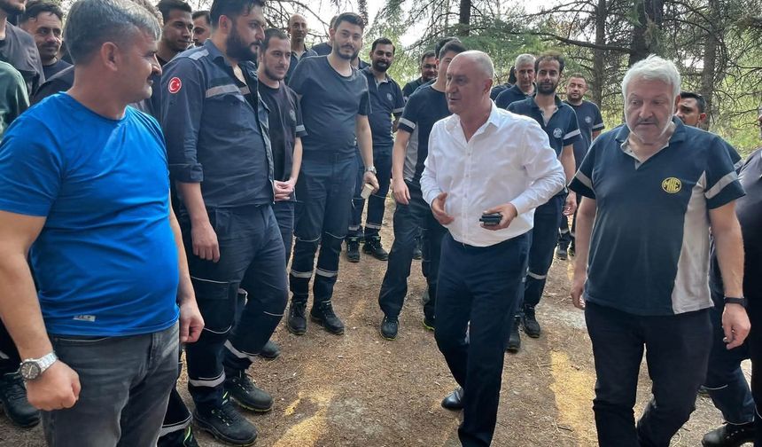 Öztürk,Fabrikalarda işçiyi dinliyor