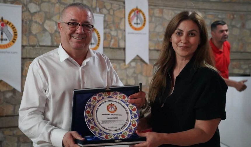 Edremit’te 10 Ülkeli Zirve: Başkan Ertaş’a Ödül