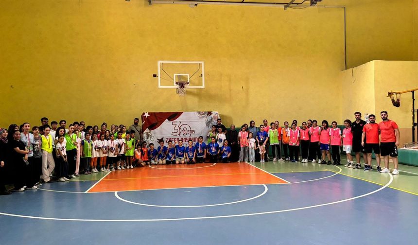 Kırıkkale’de Gençler Zafer İçin Sahaya Çıktı