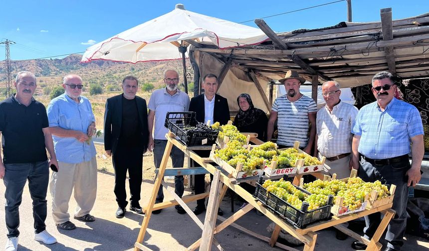 Delice’de Başkan Uyan’dan Üzüm Esnafına Ziyaret