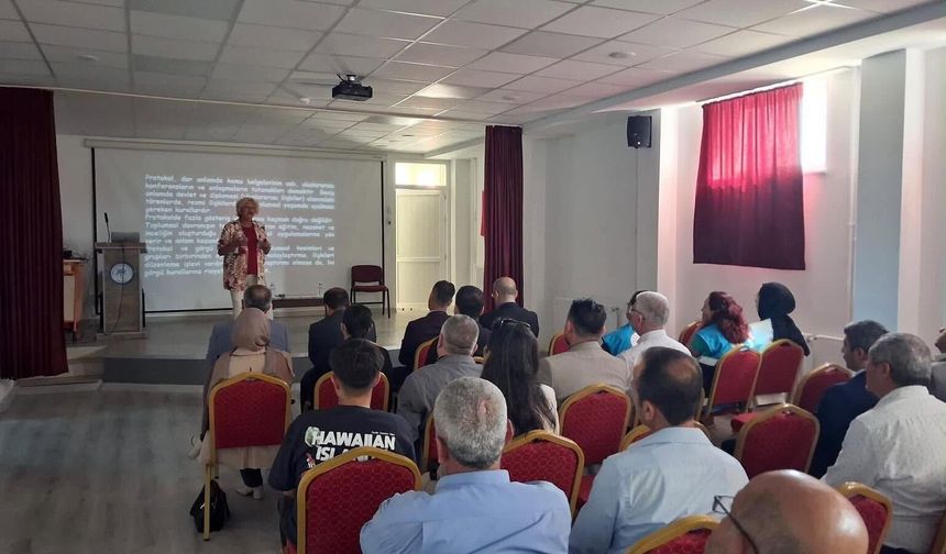 Bahşılı’da Kurum Amirleri ve Muhtarlar Eğitimde Buluştu