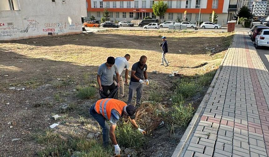 Yahşihan’da Temizlik Ekipleri Sabahın İlk Saatlerinde Sahada