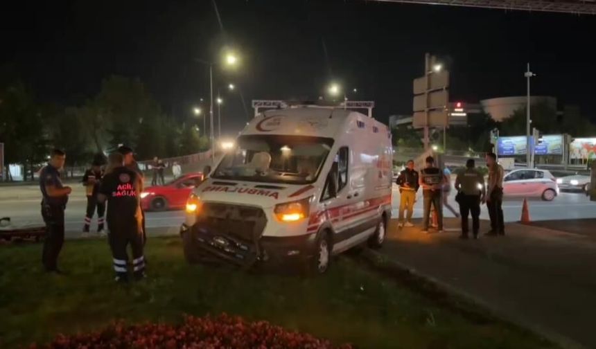 Ambulans İle Otomobil Çarpıştı: 6 Yaralı