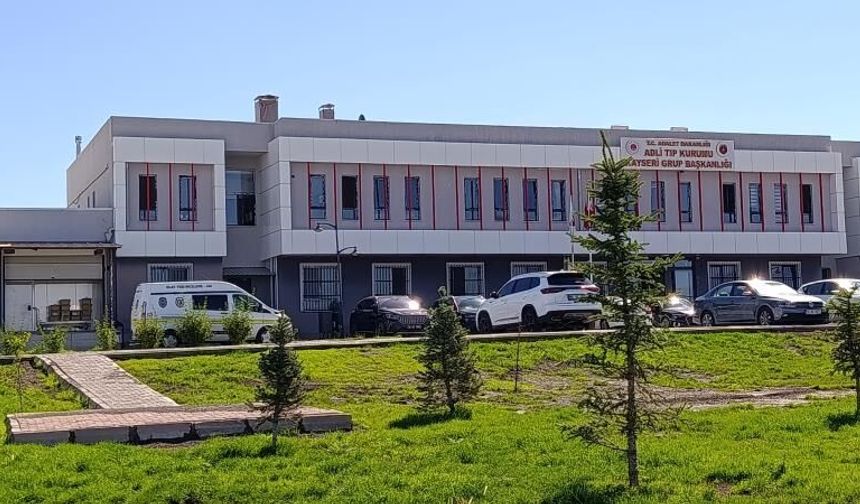 Yolun Karşısına Geçerken Otomobil Çarpan Yaşlı Adam Öldü