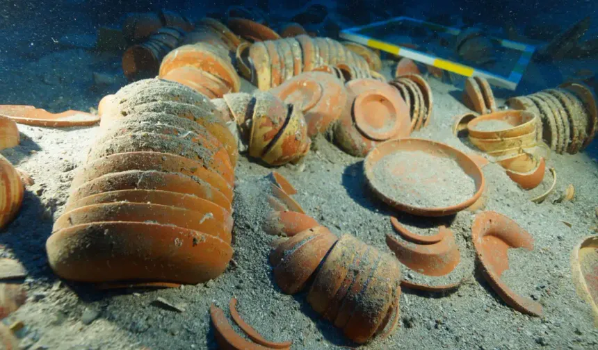 Akdeniz’den 2 bin 100 yıllık sofra takımı çıktı