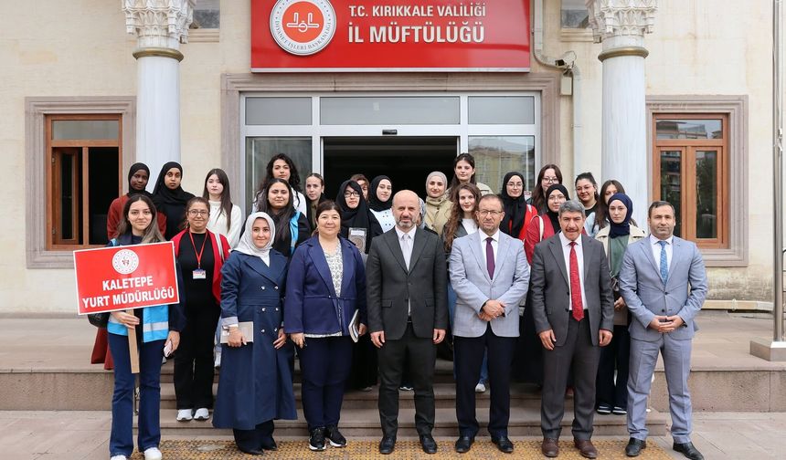 Kaletepe Kız Yurdu Öğrencilerinden Anlamlı Ziyaret