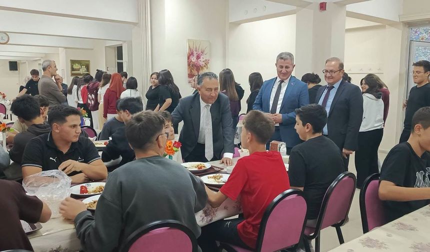 Rahmi Güney Gençlerle Yemekte Buluştu