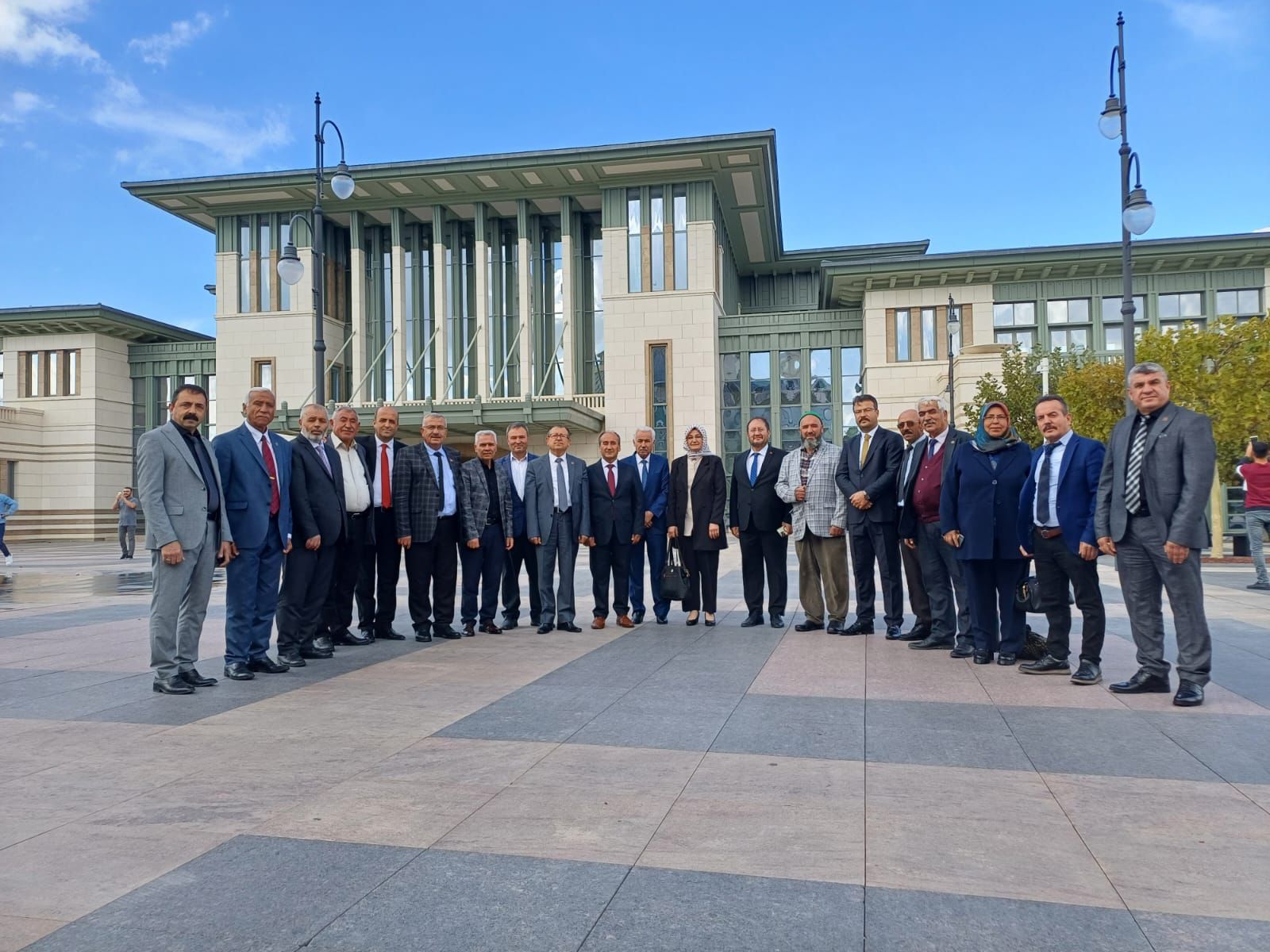 Akyön muhtarlara Cumhurbaşkanlığı külliyesini gezdirdi (4)