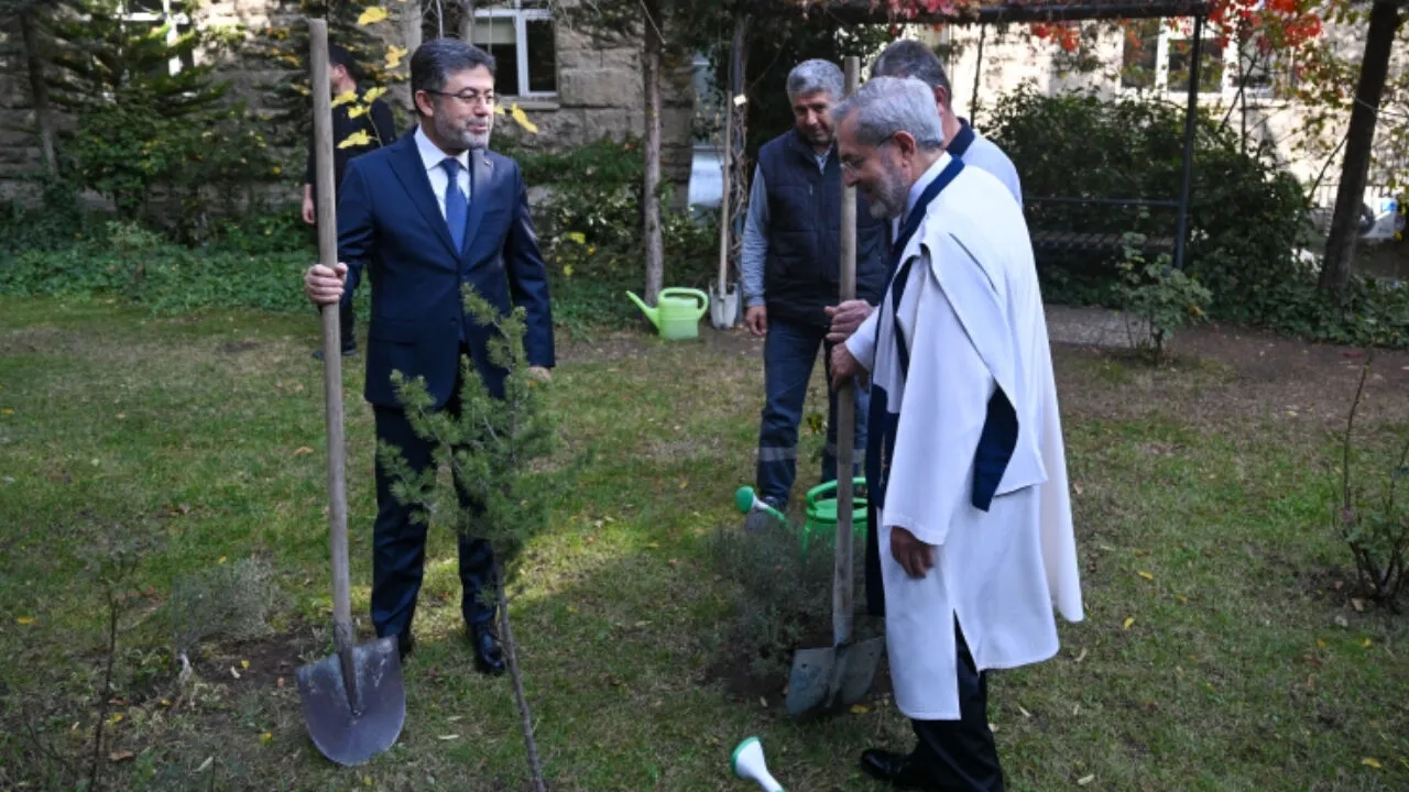 Bu Yil 550 Milyona Yakin Fidan Toprakla Bulusacak 2