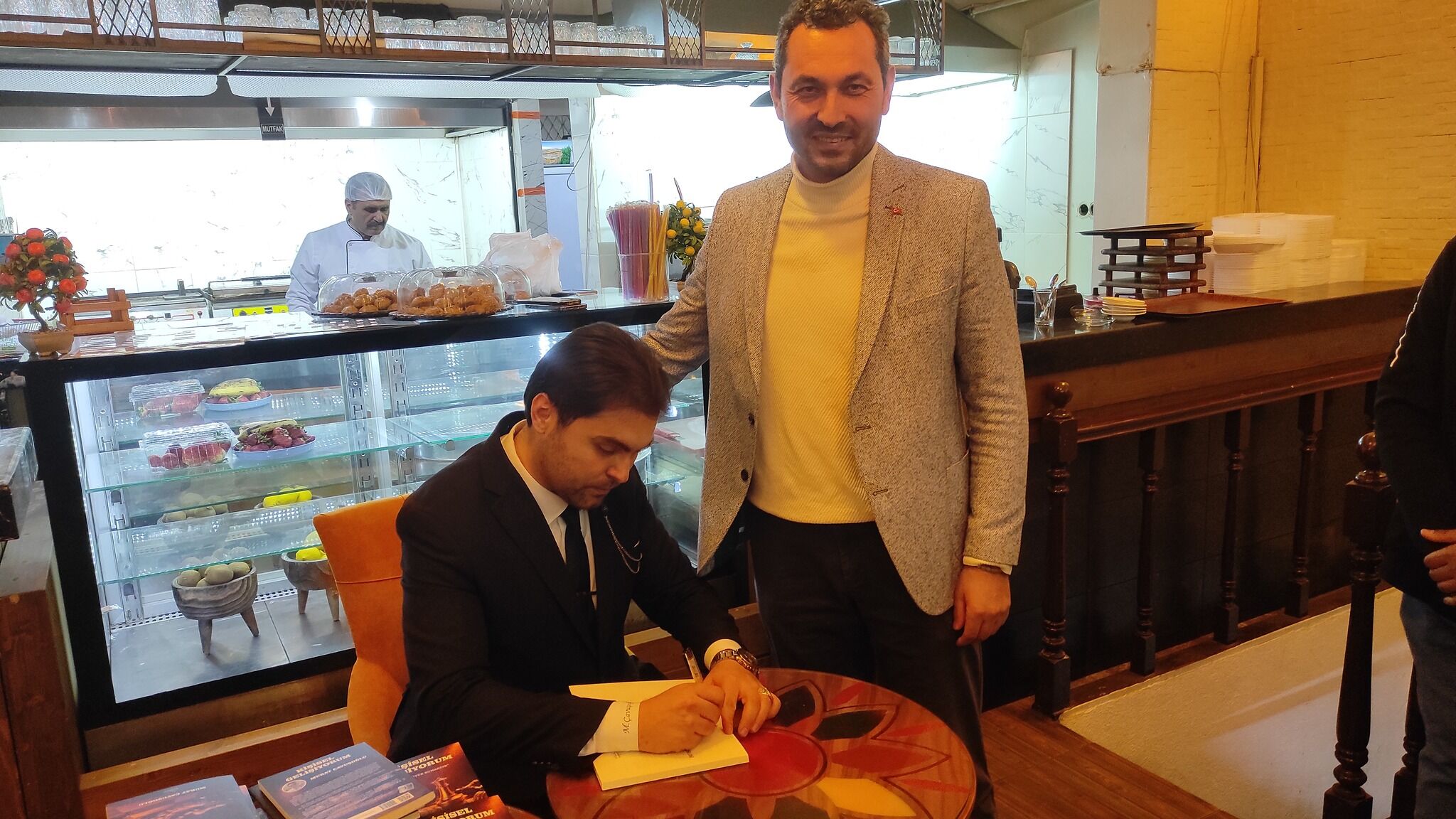 659049184 3742485329227494 5514789012867640034 N