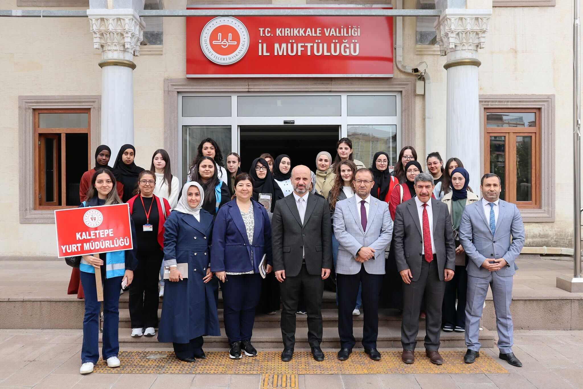 Kaletepe Kız Yurdu Öğrencilerinden Anlamlı Ziyaret