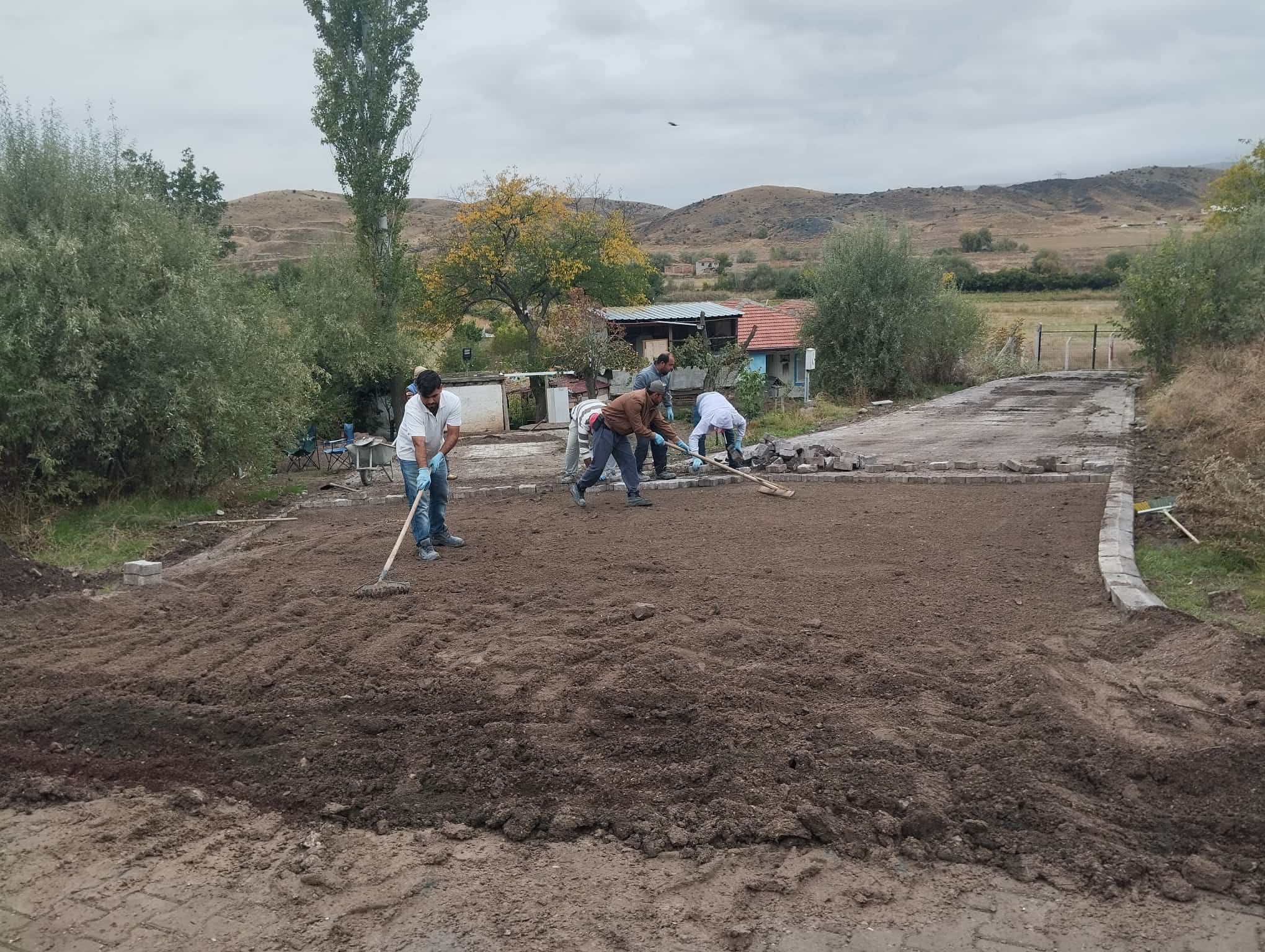 Kılıçlar Köyünde Kilit Parke Çalışmaları Sürüyor